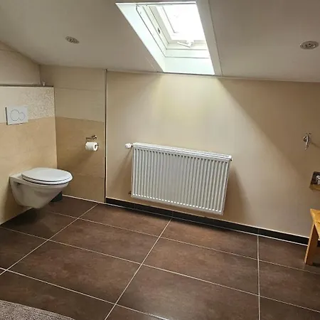 Schoene Zimmer Am Langenselbolder Dreieck A 45 A 66 Neuberg Exterior foto