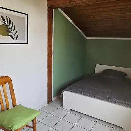 Schoene Zimmer Am Langenselbolder Dreieck A 45 A 66 Neuberg Exterior foto